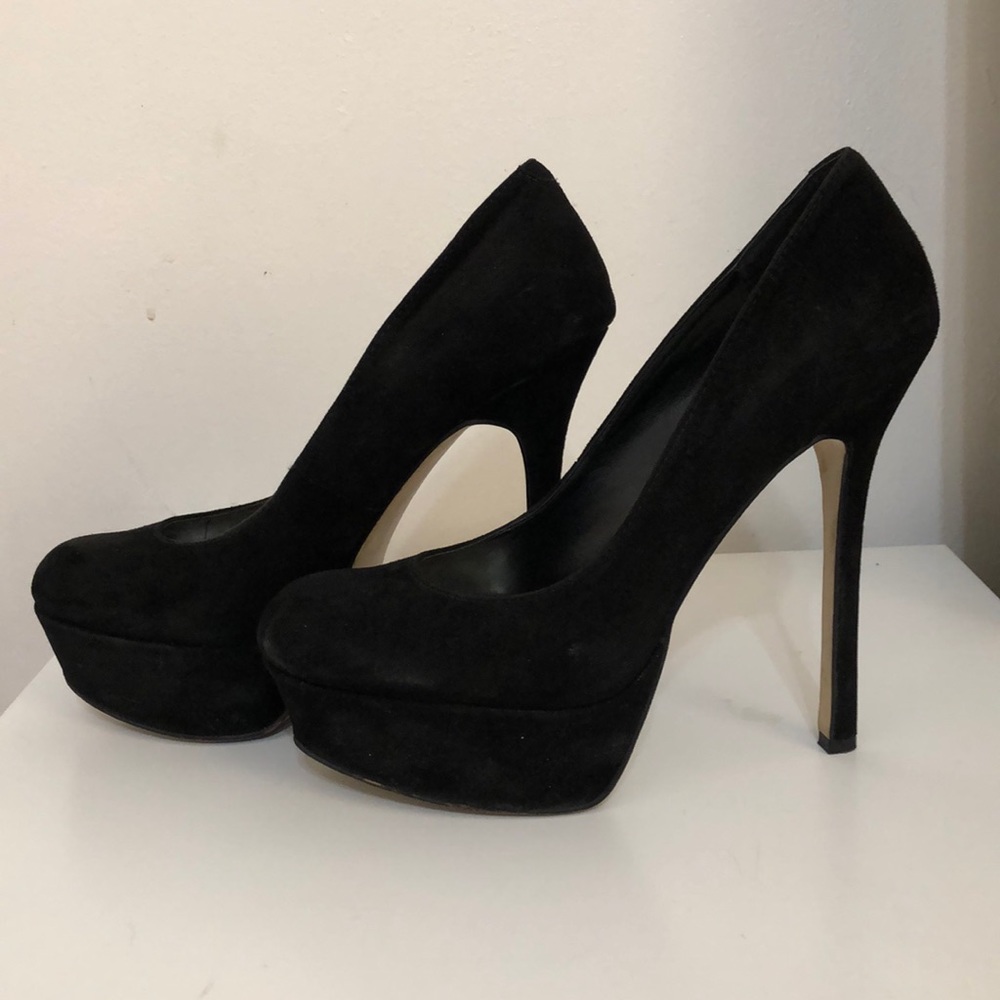 Bakers black pumps